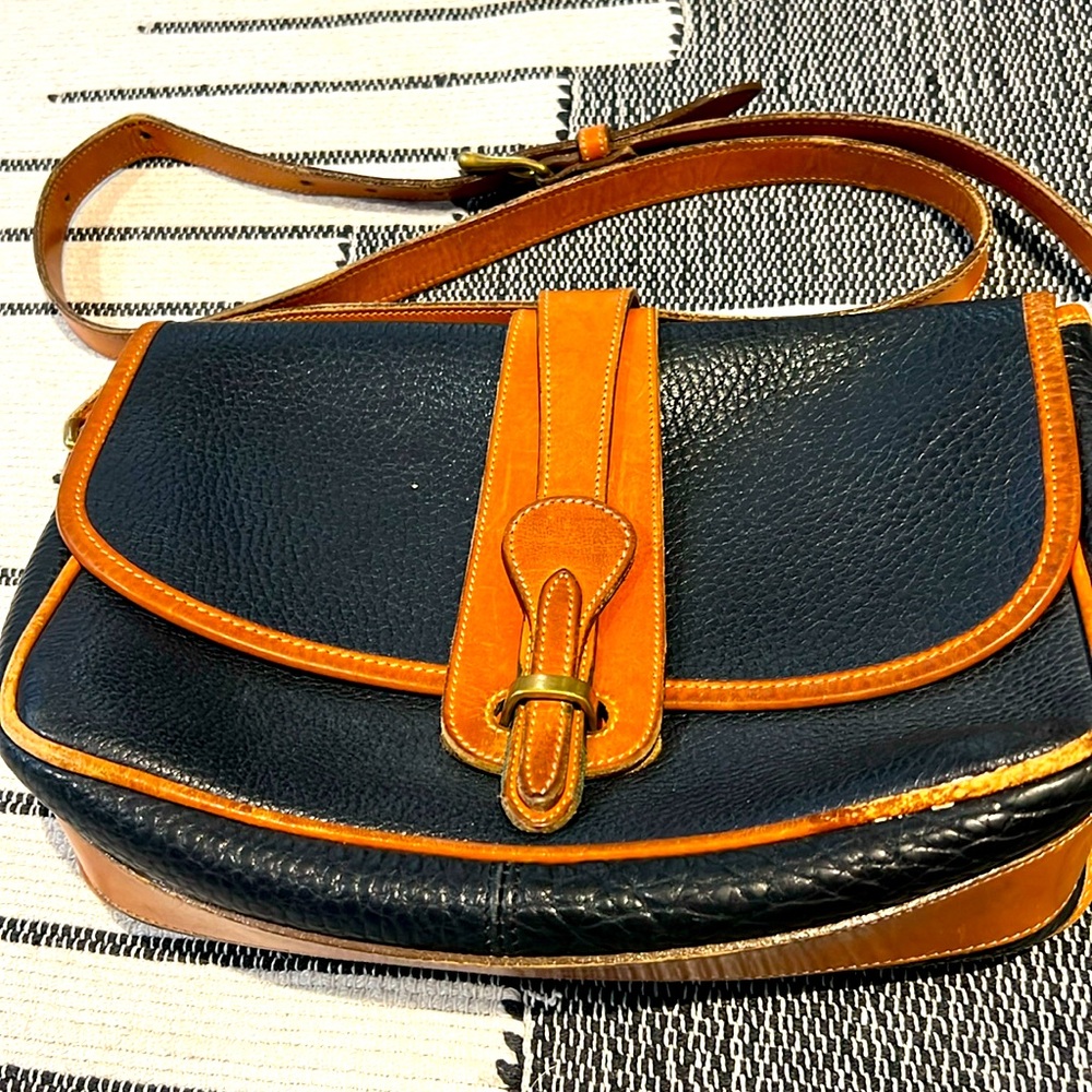 80s Dooney & Bourke shoulder bag.